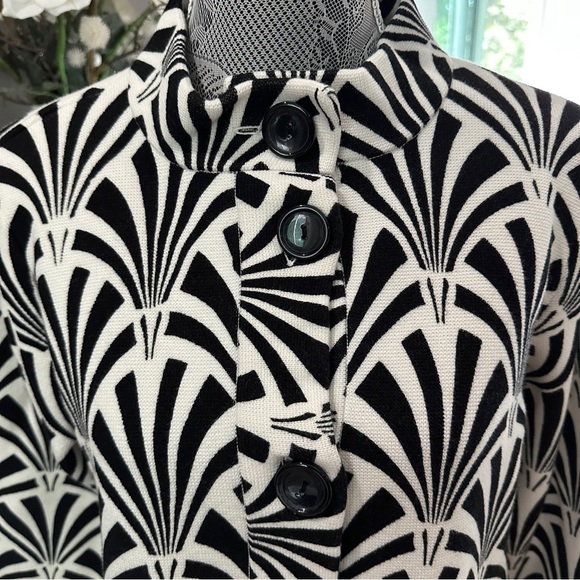 Chico’s Black White Geometric Button Knit Jacket Sz 1 (M/L) Statement Print - Picture 3 of 12